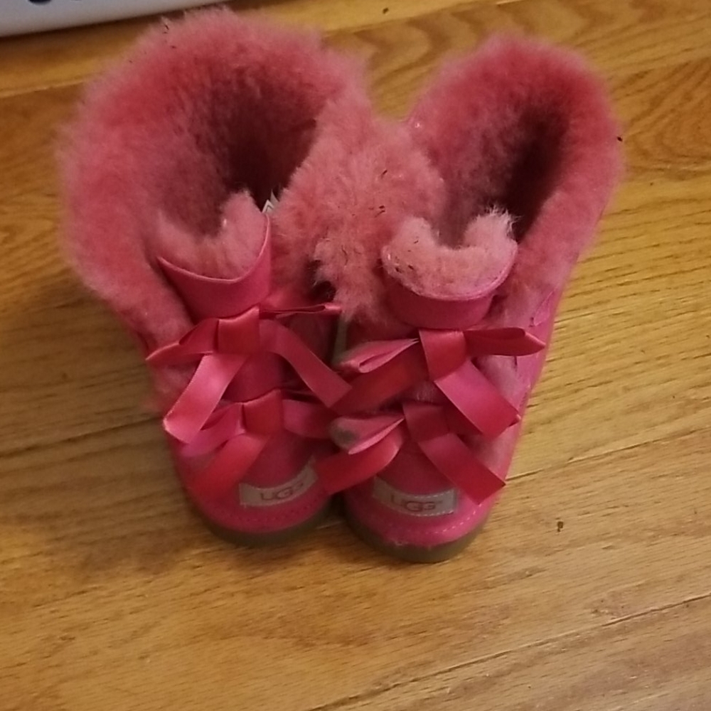 UGG - Picture 2 of 4